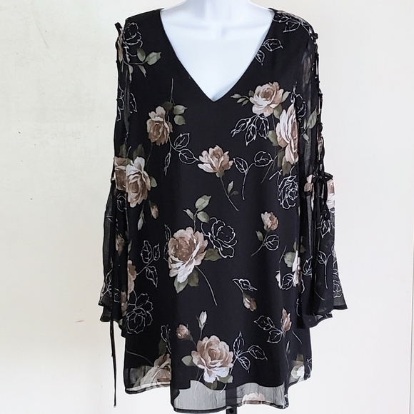 Lulus Dresses & Skirts - SOLD Lulu’s Women's Shift Dress Black Roses Lace up Sm